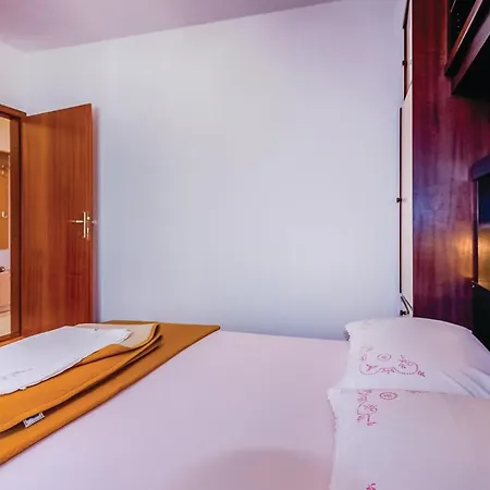 1 Bedroom Awesome In *