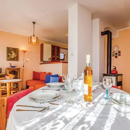 Amazing In With Kitchen Apartment *