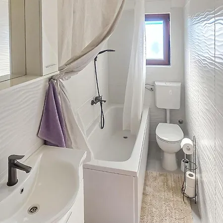 1 Bedroom Awesome In *